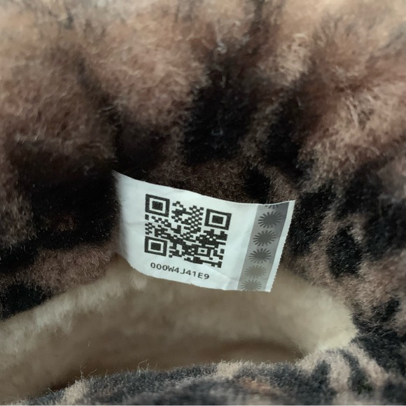 RARE* UGG® AUSTRALIA Ellee Animal Boot Sz6 Brown Cheetah Fur Cuff Buckle detail - Picture 7 of 9